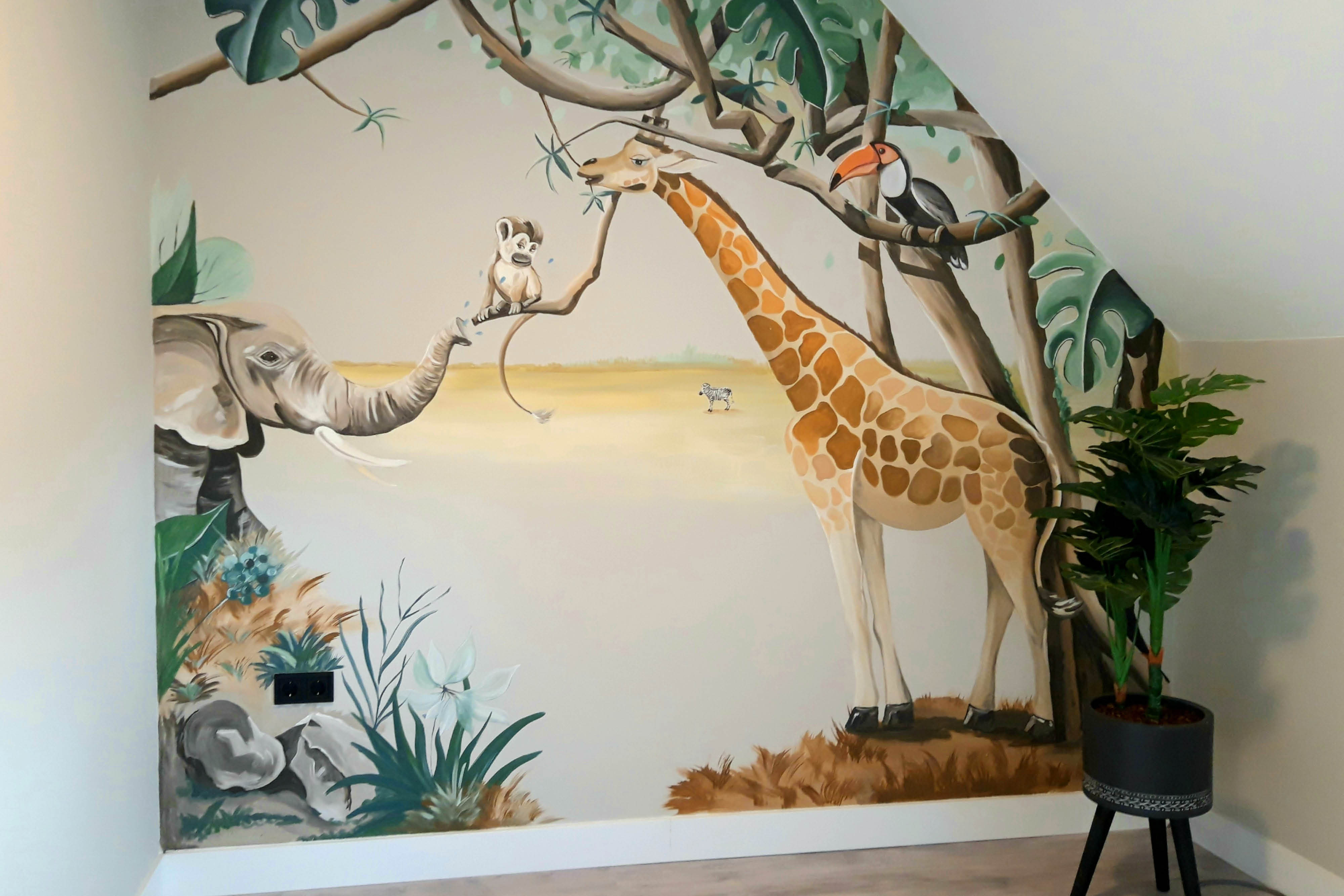 Rustige muurschildering voor een babykamer