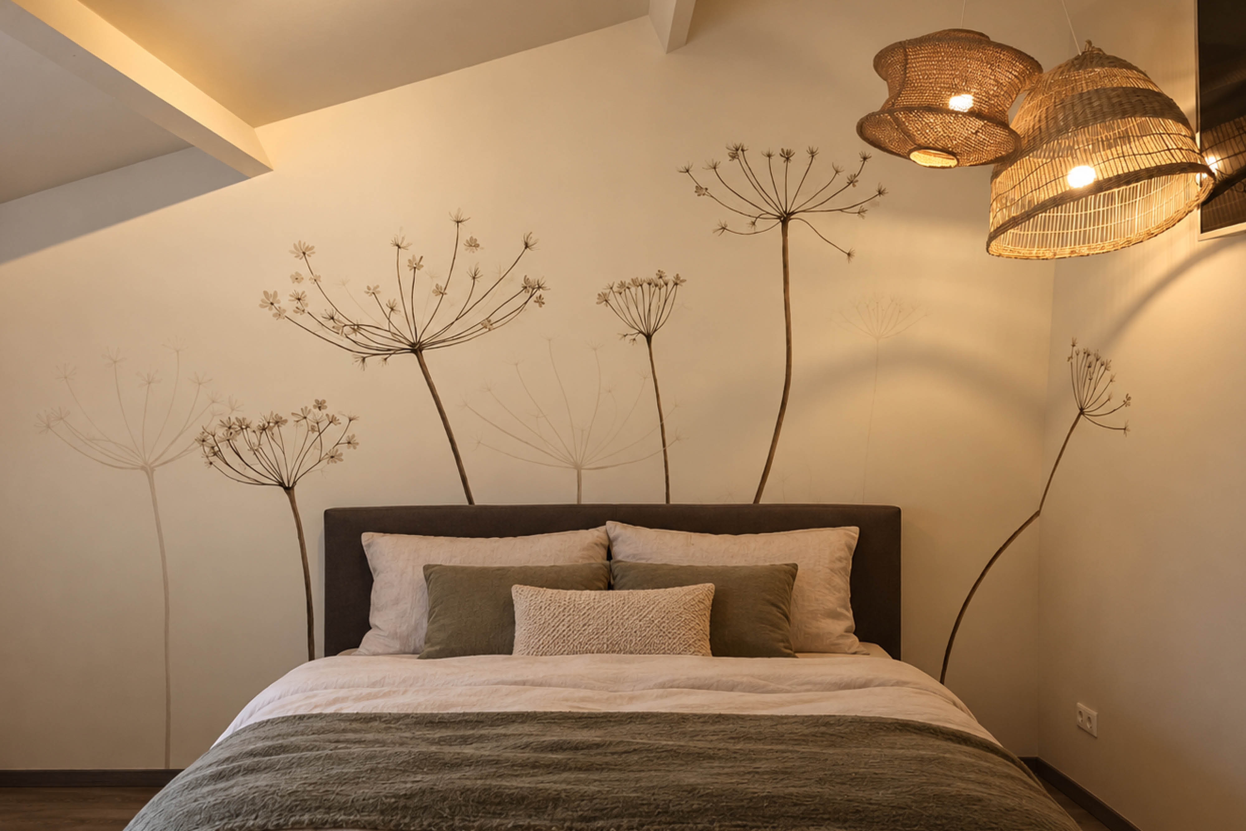 Muurschildering_slaapkamer_bloemen_fluitenkruid